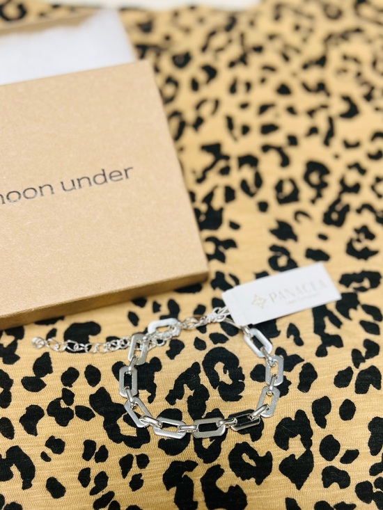 Jewelry - NWT Silver South Moon Under chain link bracelet. Lobster claw hook to chain